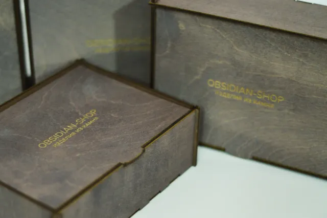 Коробки Obsidian крупный план лого