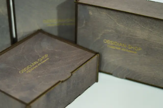 Коробки Obsidian крупный план лого