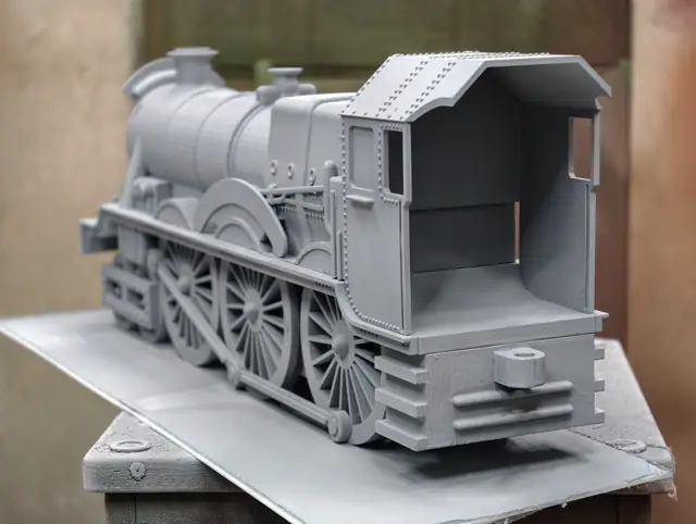 Макет локомотива после 3D-печати перед покраской