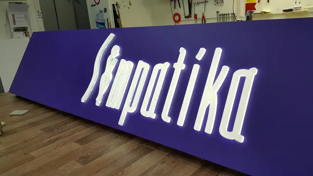 Подсвеченная вывеска Sympatika