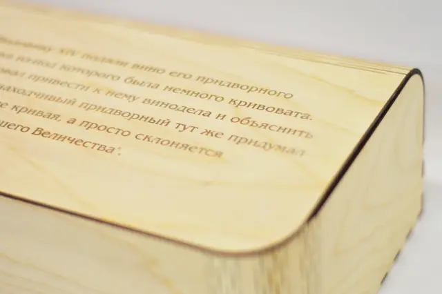Угол крышки винной коробки гравировка